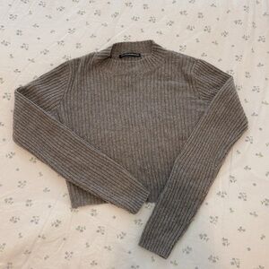 Brandy Melville Gray Ribbed Cropped Sweater